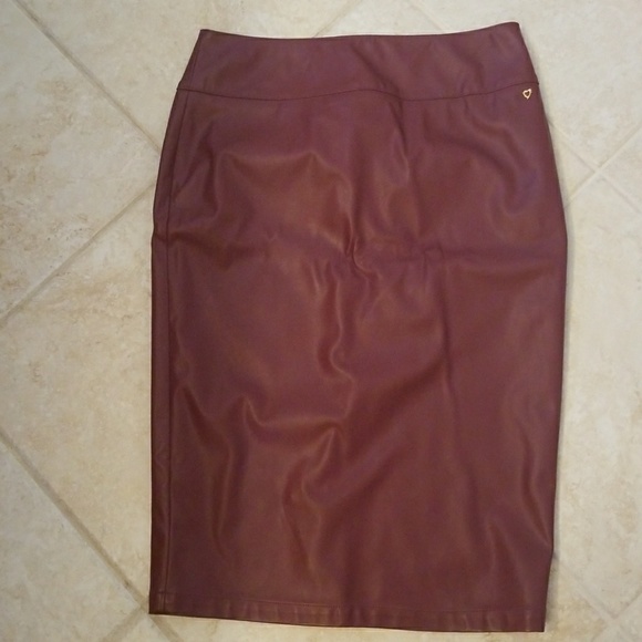Skirt - Picture 1 of 2